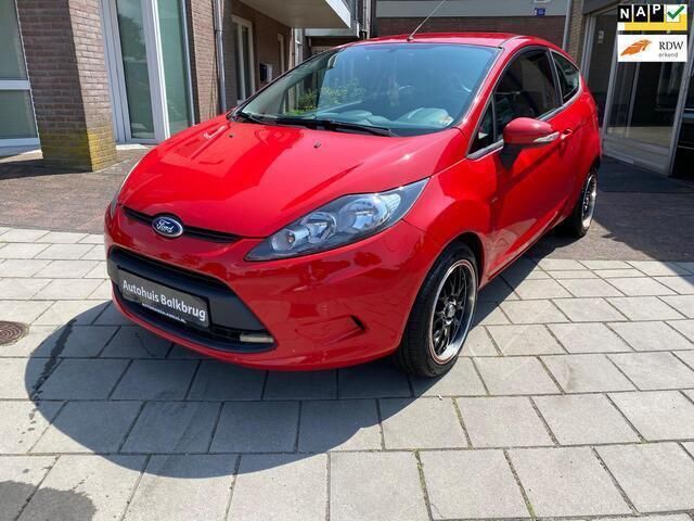 Rood Gebruikt 2009 Ford Fiesta Titanium Hatchback | € 3.845 (Goede deal) - Afbeelding 1/4