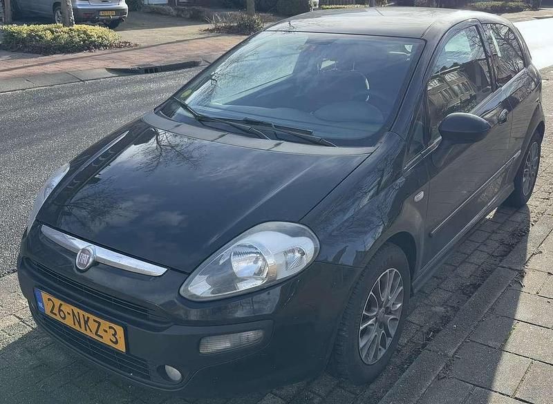 Zwart Occasion 2010 Fiat Punto Dynamic Hatchback | € 1.199 (Goede deal) - Afbeelding 1/4