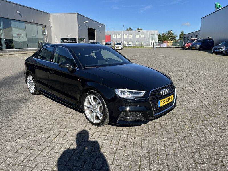 Zwart Gebruikt 2018 Audi A3 S-Line Sedan | € 19.950 (Eerlijke prijs) - Afbeelding 1/4
