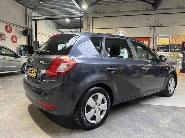 Occasion Kia Ceed 90 PK (66 kW) 2010 Grijs Hatchback