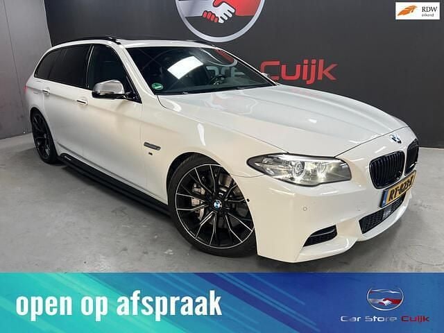 Wit Gebruikt 2016 BMW M550 Comfort Edition Sedan | € 23.750 (Eerlijke prijs) - Afbeelding 1/4