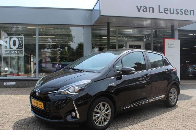 Zwart Gebruikt 2018 Toyota Yaris Hybrid Plus Hatchback | € 13.890 (Goede deal) - Afbeelding 1/4