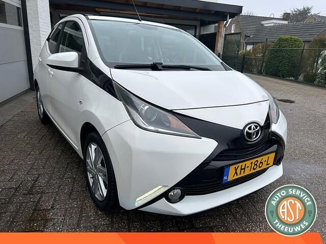 Occasion Toyota Aygo X-wave 69 PK (50 kW) 2015 Wit Hatchback