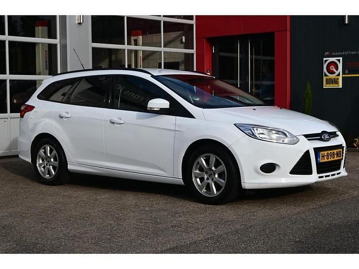 Wit Gebruikt 2013 Ford Focus Titanium Stationwagen | € 5.950 (Iets duurder) - Afbeelding 1/4