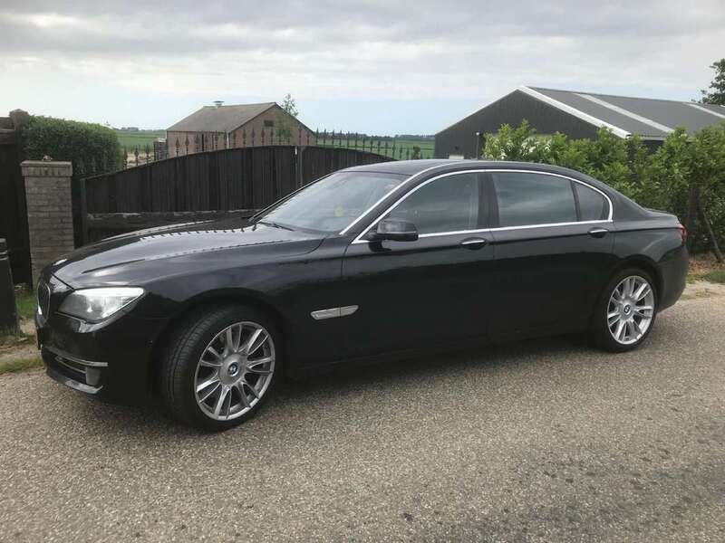 Zwart Gebruikt 2013 BMW 750L Sedan | € 7.000 - Afbeelding 1/4