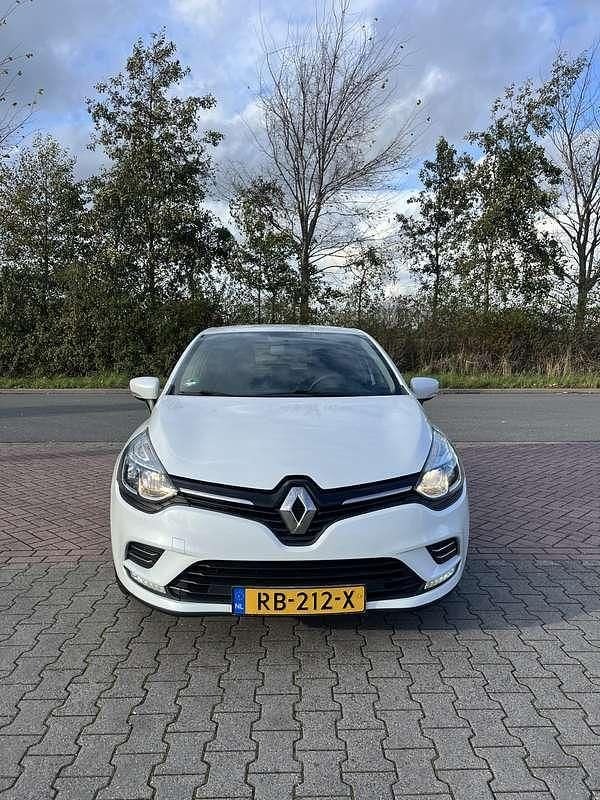 Wit Occasion 2017 Renault Clio IV Zen Hatchback | € 9.500 (Eerlijke prijs) - Afbeelding 1/4