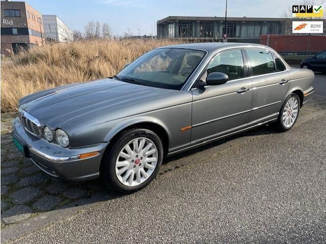 Grijs Gebruikt 2003 Jaguar XJ Executive Sedan | € 11.950 (Eerlijke prijs) - Afbeelding 1/4