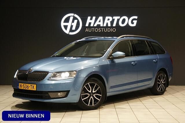 Blauw Gebruikt 2013 Skoda Octavia Business Line Stationwagen | € 11.400 (Iets duurder) - Afbeelding 1/4