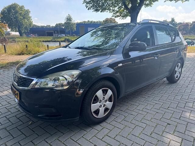 Zwart Gebruikt 2010 Kia Ceed Stationwagen | € 1.999 (Goede deal) - Afbeelding 1/4