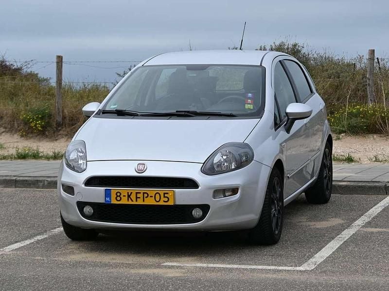 Zilver Gebruikt 2013 Fiat Punto Evo Lounge Hatchback | € 4.200 (Eerlijke prijs) - Afbeelding 1/4