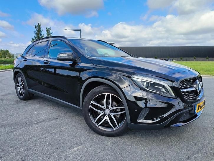 Zwart Gebruikt 2016 Mercedes GLA180 Prestige SUV | € 15.250 (Super prijs) - Afbeelding 1/4