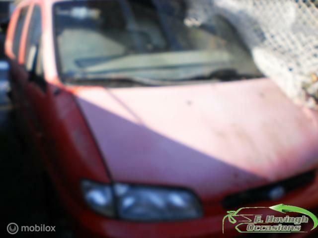 Rood Gebruikt 2001 Hyundai H 200 Van | € 850 - Afbeelding 1/3