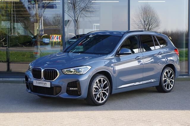 Grijs Gebruikt 2020 BMW 220 Executive SUV | € 30.750 (Goede deal) - Afbeelding 1/4