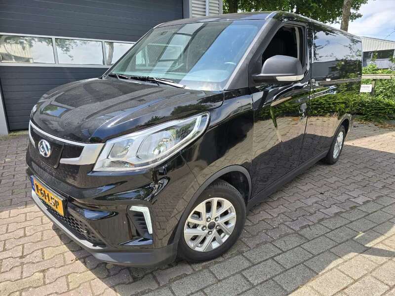 Zwart Gebruikt 2023 Maxus eDeliver 3 Van | € 21.950 (Eerlijke prijs) - Afbeelding 1/4