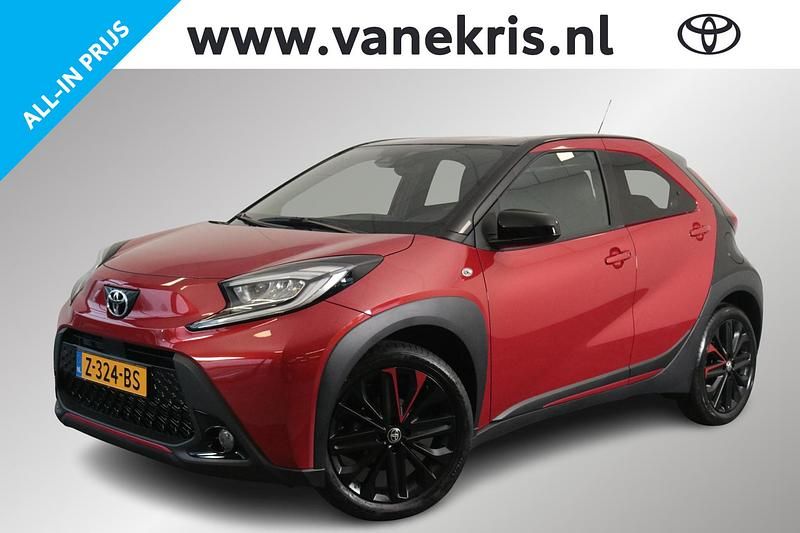 Rood Occasion 2024 Toyota Aygo X Pulse SUV | € 20.799 (Eerlijke prijs) - Afbeelding 1/4