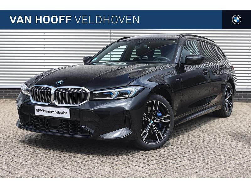 Zwart Gebruikt 2024 BMW 330e Comfort Edition Stationwagen | € 59.950 (Duur) - Afbeelding 1/4