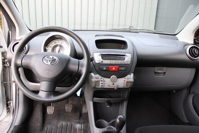 Occasion Toyota Aygo 68 PK (50 kW) 2010 Grijs (metallic) Hatchback