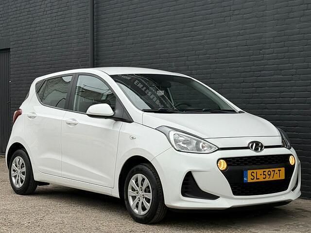 Wit Gebruikt 2018 Hyundai i10 Comfort Hatchback | € 8.495 (Eerlijke prijs) - Afbeelding 1/4