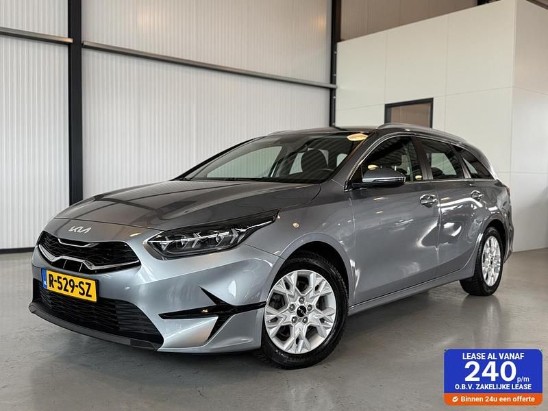 Grijs Gebruikt 2022 Kia Ceed Hatchback | € 17.950 (Eerlijke prijs) - Afbeelding 1/4