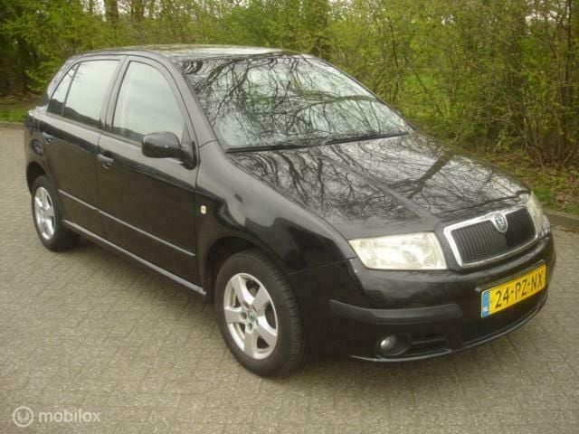 Zwart Gebruikt 2005 Skoda Fabia Elegance Hatchback | € 875 (Goede deal) - Afbeelding 1/4