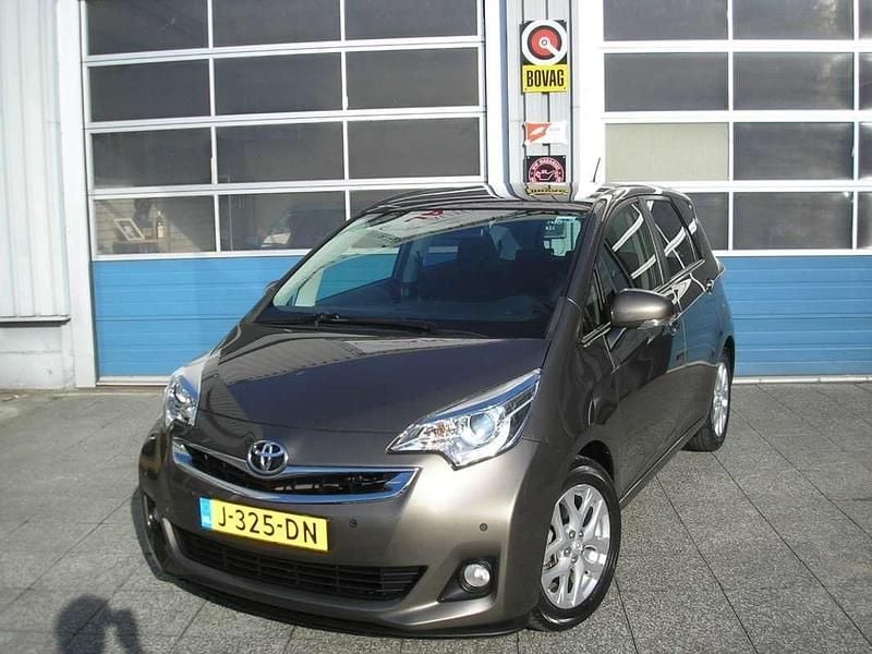 Bruin Gebruikt 2014 Toyota Verso-S Trend MPV | € 13.950 (Eerlijke prijs) - Afbeelding 1/4