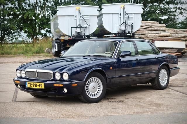 Blauw Gebruikt 1998 Jaguar XJ Executive Sedan | € 3.250 (Goede deal) - Afbeelding 1/4