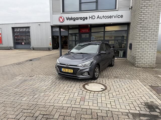 Grijs Gebruikt 2020 Hyundai i20 Hatchback | € 12.950 (Eerlijke prijs) - Afbeelding 1/4
