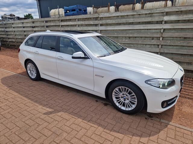 Wit, metallic lak Gebruikt 2016 BMW 528 Executive Stationwagen | € 25.900 (Duur) - Afbeelding 1/4