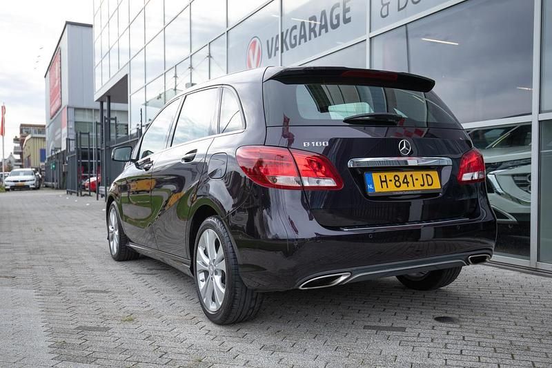 Occasion Mercedes B180 Prestige 136 PK (100 kW) 2015 Paars MPV
