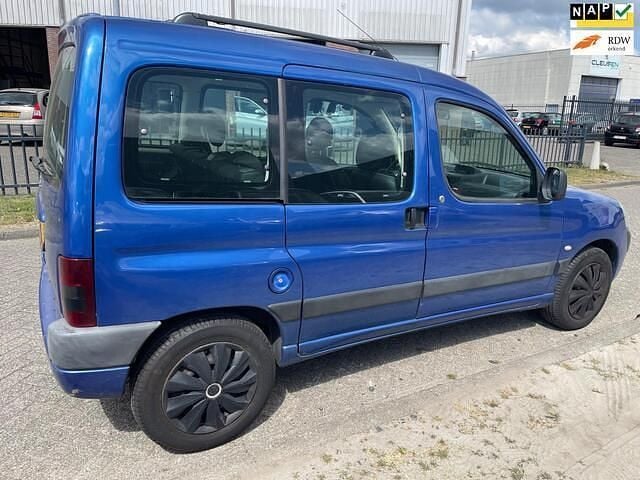 Blauw Gebruikt 2004 Peugeot Partner MPV | € 1.750 (Eerlijke prijs) - Afbeelding 1/4