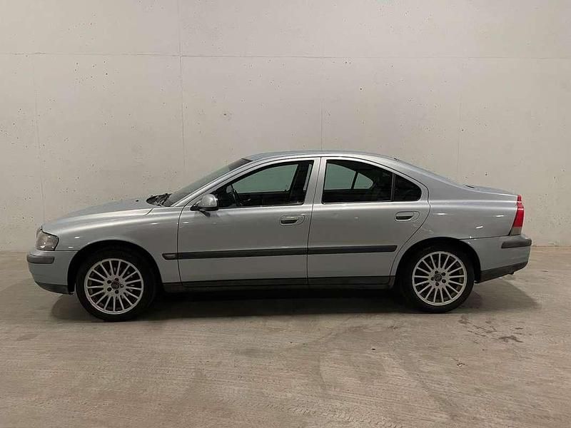 Grijs Occasion 2001 Volvo S60 Sedan | € 1.795 (Eerlijke prijs) - Afbeelding 1/4
