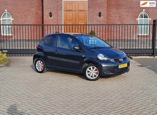 Occasion Toyota Aygo Sport 68 PK (50 kW) 2007 Grijs Hatchback