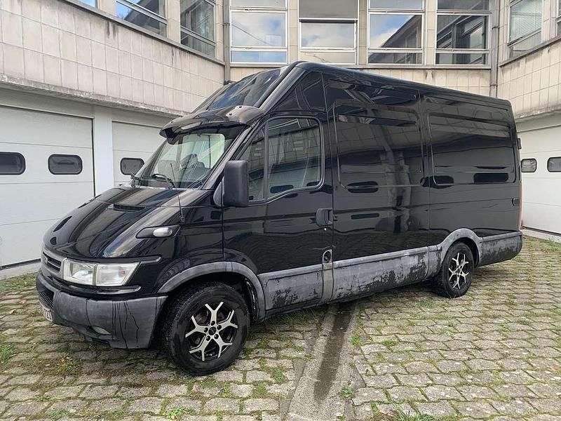 Zwart Occasion 2005 Iveco Daily MPV | € 10.200 (Super prijs) - Afbeelding 1/4