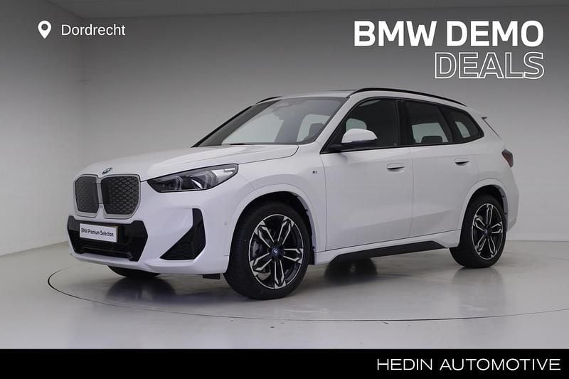 Wit Gebruikt 2025 BMW iX1 M Sport SUV | € 48.895 - Afbeelding 1/3