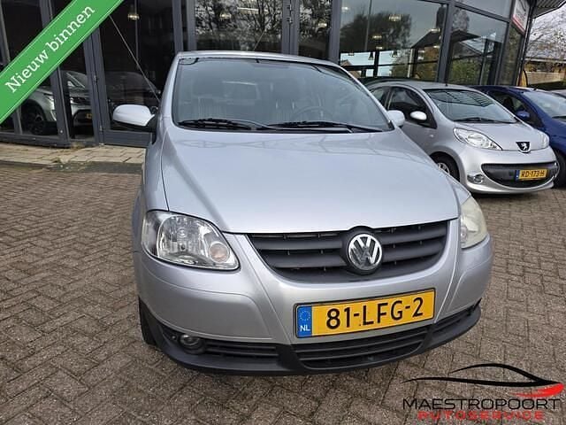 Grijs Gebruikt 2010 VW Fox Trendline Hatchback | € 1.750 (Eerlijke prijs) - Afbeelding 1/4