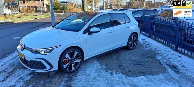 Wit Gebruikt 2021 VW Golf VIII GTE Hatchback | € 27.800 (Eerlijke prijs) - Afbeelding 1/4