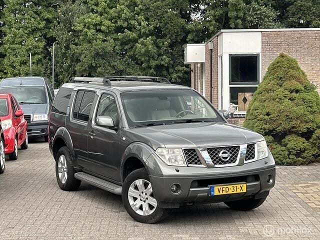 Grijs (metallic) Gebruikt 2005 Nissan Pathfinder Premium Edition SUV | € 2.999 - Afbeelding 1/4