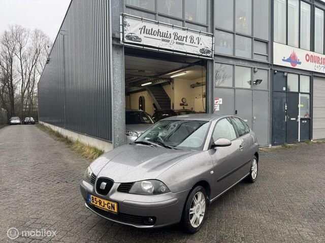 Grijs Gebruikt 2005 Seat Ibiza Reference Hatchback | € 1.799 (Eerlijke prijs) - Afbeelding 1/4