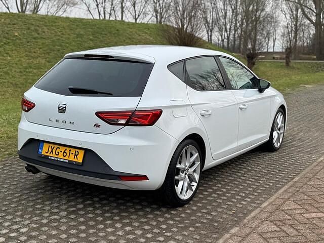 Occasion Seat Leon CONNECT 180 PK (132 kW) 2016 Wit (metallic) Hatchback