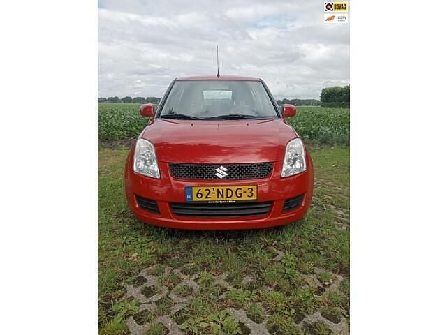 Rood Gebruikt 2010 Suzuki Swift Cool Hatchback | € 3.250 (Eerlijke prijs) - Afbeelding 1/4