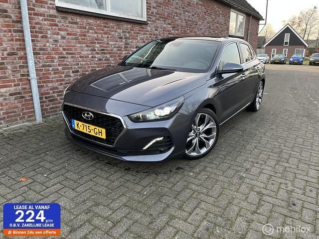 Grijs Occasion 2018 Hyundai i30 Premium Hatchback | € 12.950 (Eerlijke prijs) - Afbeelding 1/4