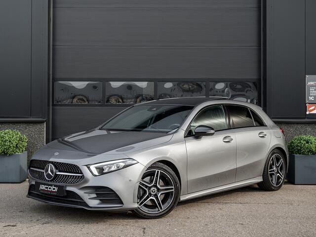 Grijs Gebruikt 2019 Mercedes A220 AMG line Hatchback | € 33.950 (Duur) - Afbeelding 1/4