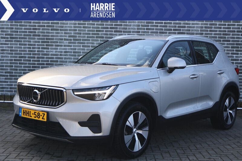 Grijs Gebruikt 2023 Volvo XC40 Core SUV | € 38.194 (Eerlijke prijs) - Afbeelding 1/4