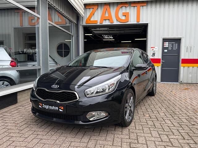 Zwart Gebruikt 2013 Kia Ceed Hatchback | € 8.250 (Eerlijke prijs) - Afbeelding 1/4