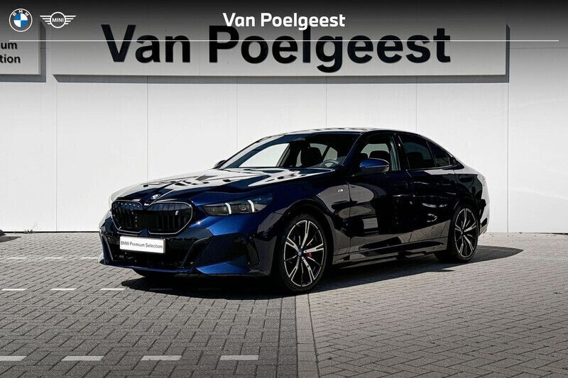 Blauw Nieuw 2025 BMW i5 M Sport Sedan | € 90.691 - Afbeelding 1/4