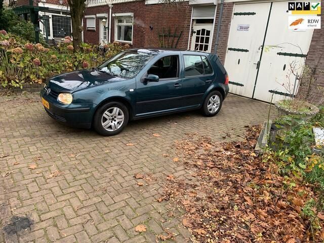 Groen Gebruikt 2002 VW Golf IV Comfortline Hatchback | € 1.245 - Afbeelding 1/4