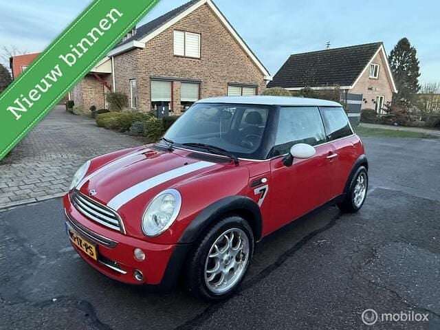 Rood Occasion 2006 Mini ONE Seven Hatchback | € 1.950 (Eerlijke prijs) - Afbeelding 1/4