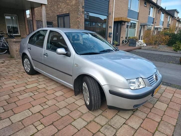 Gebruikt 2000 VW Bora Sedan | € 1.250 (Eerlijke prijs) - Afbeelding 1/4