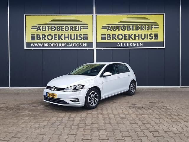 Grijs (parellak) Gebruikt 2018 VW Golf VII Comfortline Hatchback | € 6.450 (Goede deal) - Afbeelding 1/4