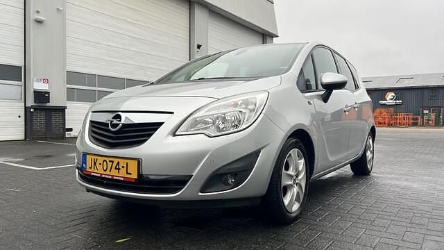 Grijs Gebruikt 2011 Opel Meriva Cosmo MPV | € 4.750 (Eerlijke prijs) - Afbeelding 1/4